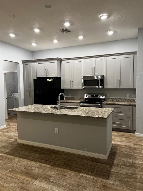 Building Photo - 567 Viceroy Ct