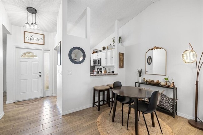 Building Photo - 245 Petrea Dr