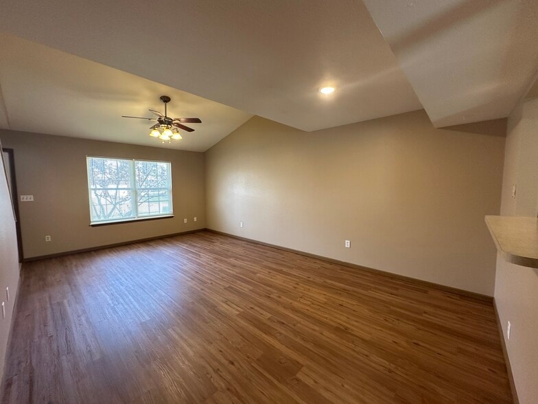 Living/Dining Area - Main Lvl - 3504 Zinnia Dr