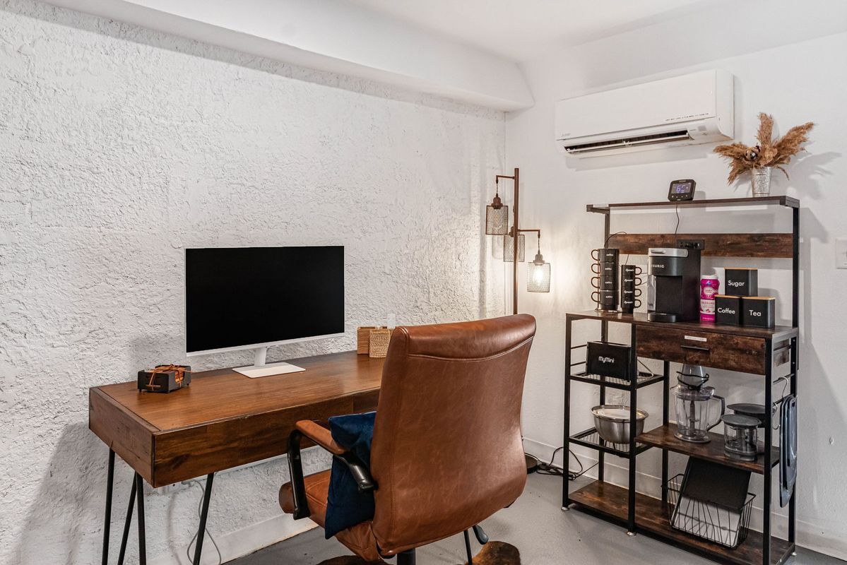 Building Photo - 2100 Cascade Rd