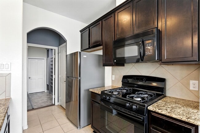 Building Photo - 8904 Clovermist Dr