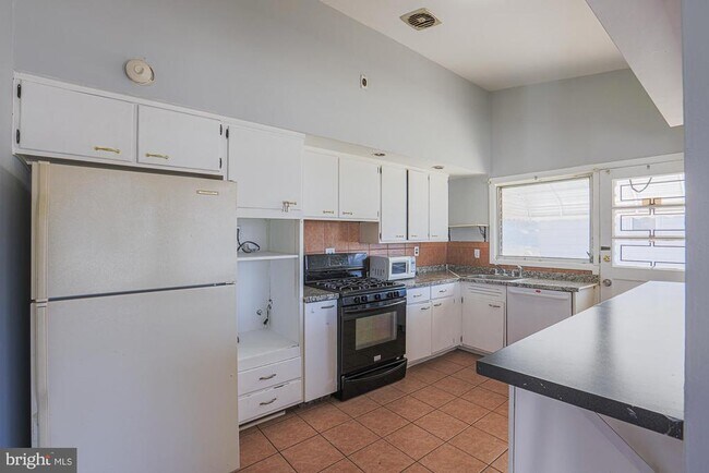Building Photo - 6705 Maurleen Rd