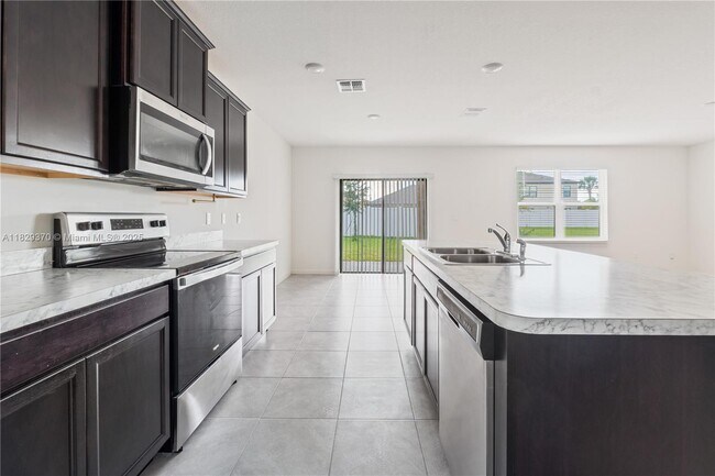 Building Photo - 5305 Fantasy Dr