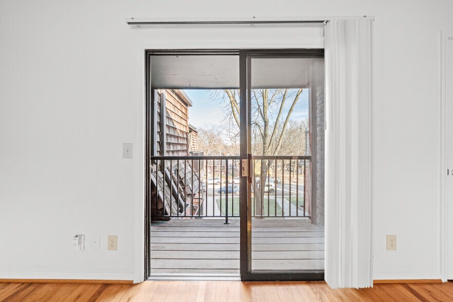 Building Photo - 4012 Oak St