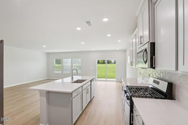 Building Photo - 693 White Birch Ln