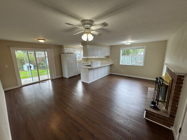 Building Photo - Charming 3 Bed / 2 Bath Ranch on Large Lot – Cul-de-Sac Location – $2,495/mo