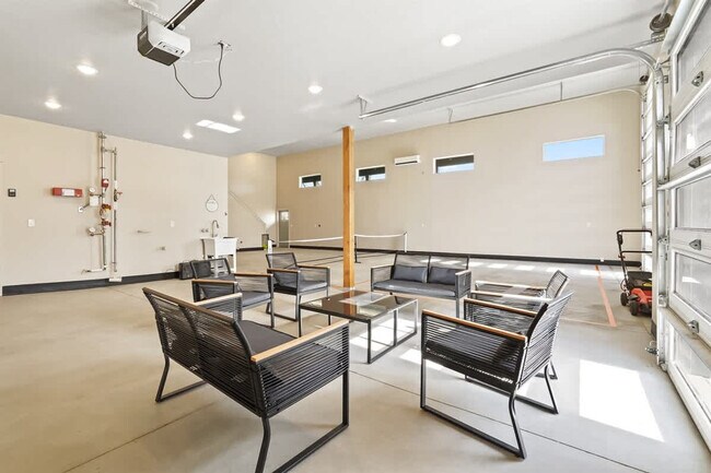 Building Photo - 303 CM Rdg Ln