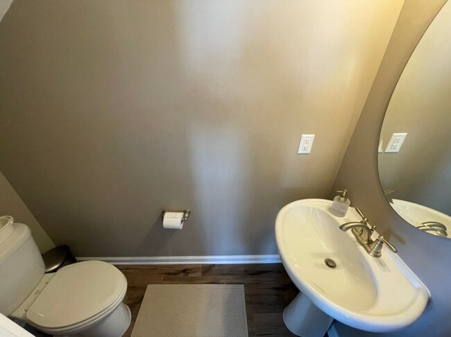 Building Photo - Like new 3 Bedroom townhouse with 2 car ga...
