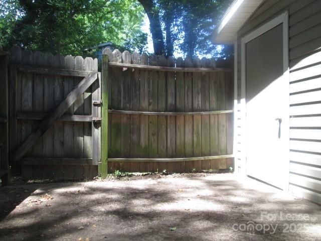 Building Photo - 1613 N Sharon Amity Rd