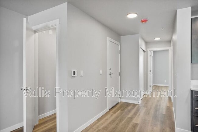 Building Photo - 4374 Fisher Rd NE