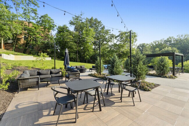 Building Photo - 1500 Arlington Blvd