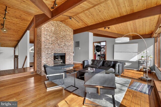 Building Photo - 1219 Ingleside Ave