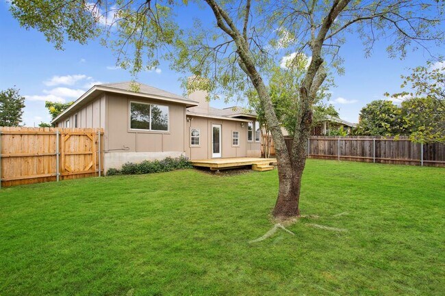 Building Photo - 809 Deercreek Ln