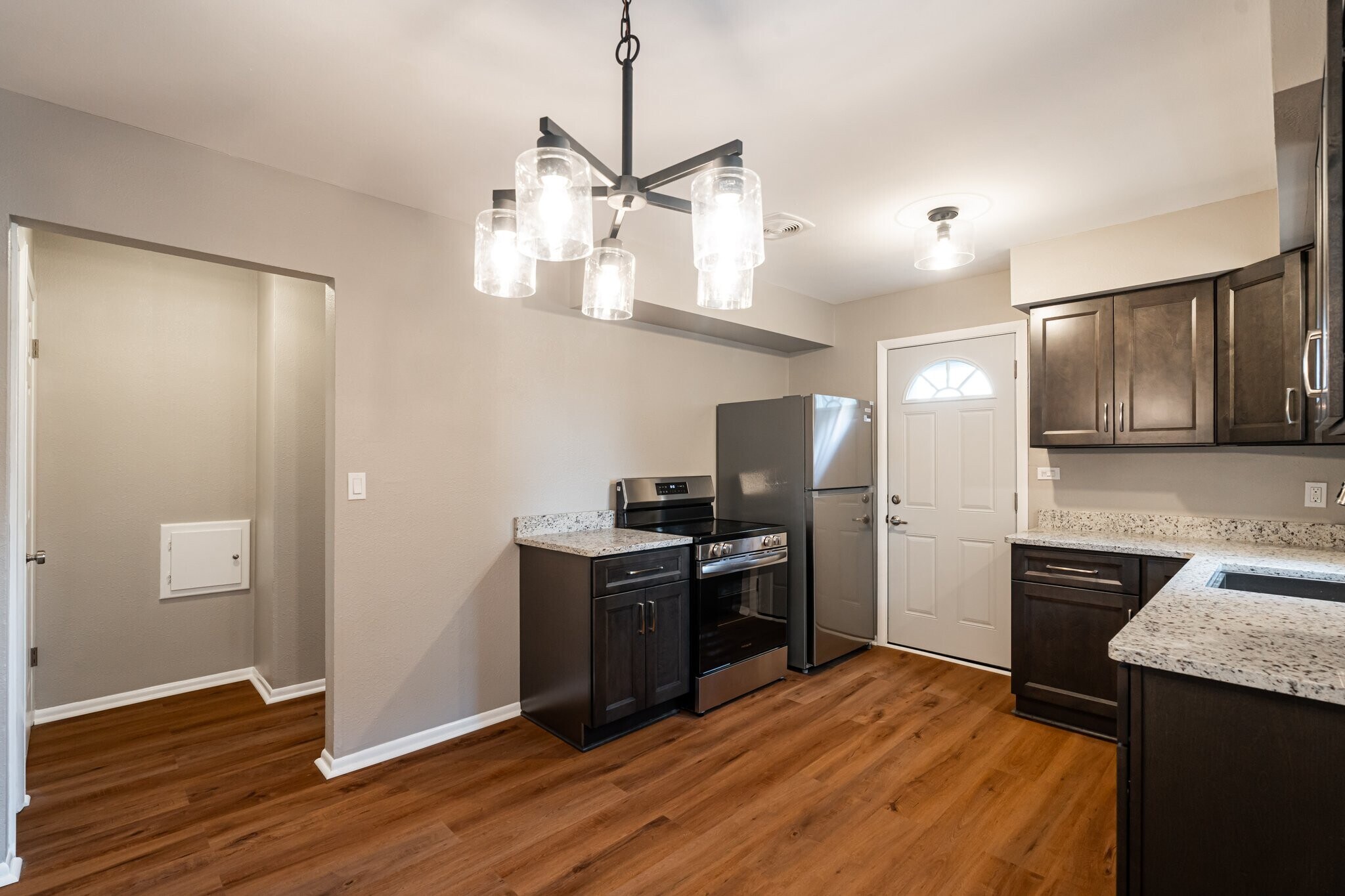 Building Photo - 4956 W Midland Dr