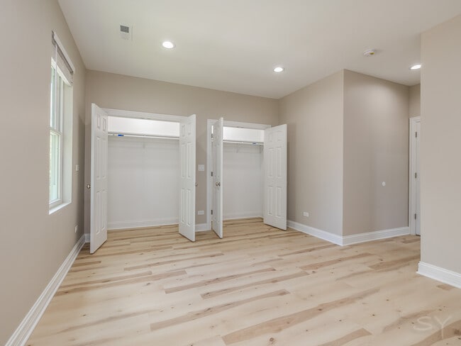 Building Photo - 717 N Parkside Ave