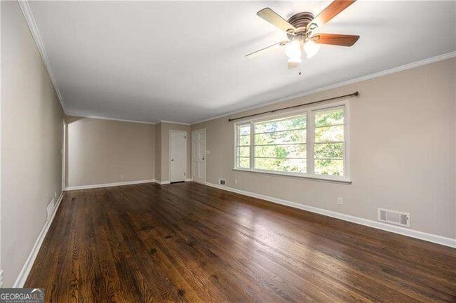 Building Photo - 535 Valley Ln NE