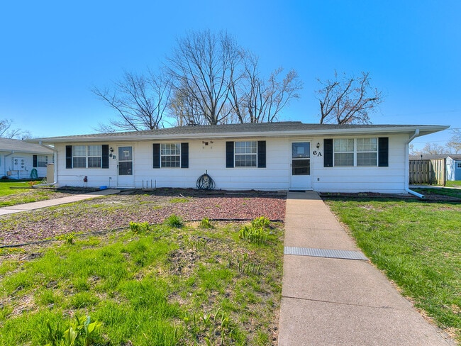 Building Photo - 701 Linn St