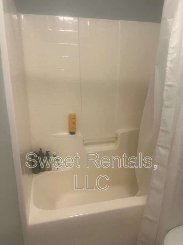 Building Photo - 343 Briarbend Rd