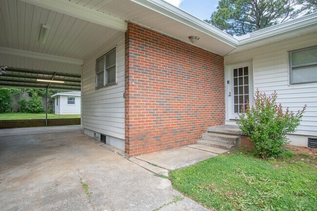 Building Photo - 1005 Woodbine Rd