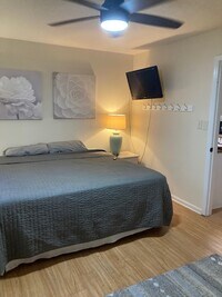 Building Photo - 807 W Trinity Ave