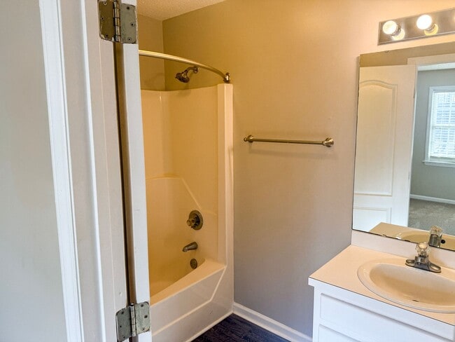 Building Photo - 113 Henley Pl