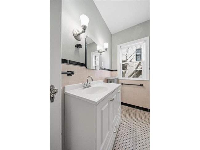 Building Photo - 3540 Irving Ave S