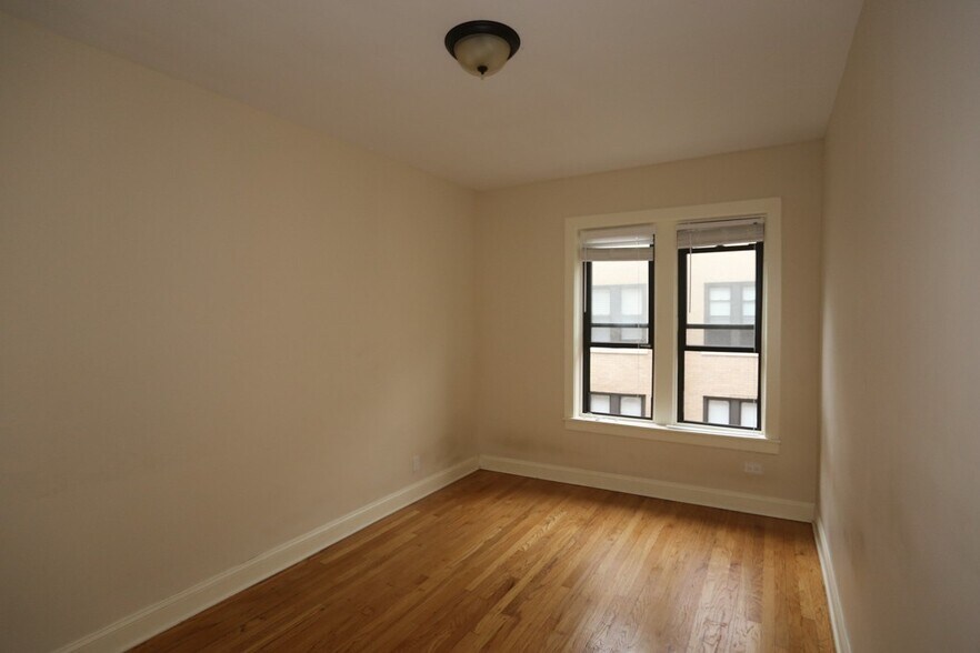 Building Photo - 4045 N Ashland Ave