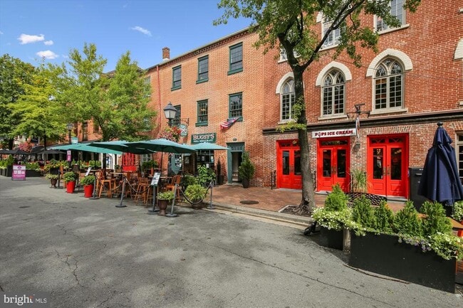 Building Photo - 118 N Peyton St