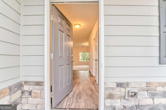 Building Photo - 8 Majestic Oaks Way NE