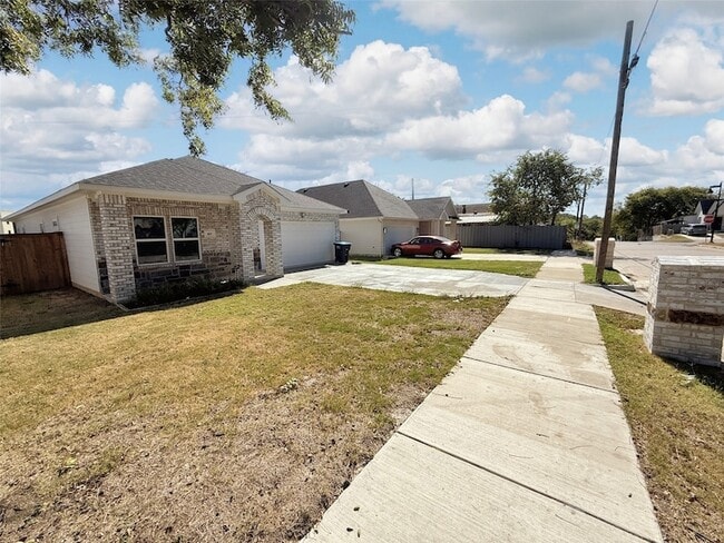 Building Photo - 805 Exeter St