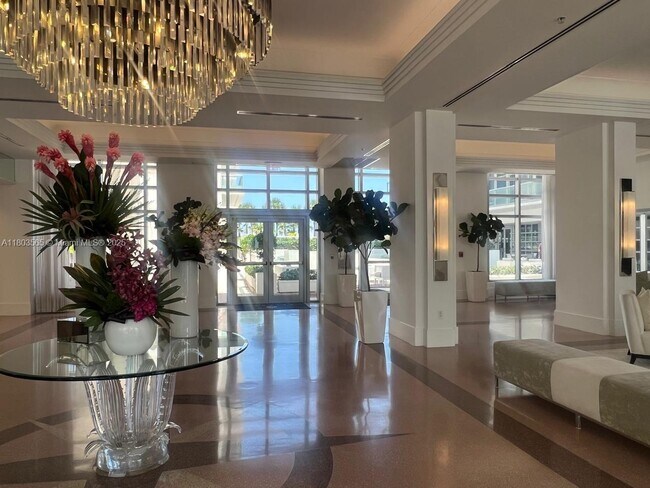 Building Photo - 3739 Collins Ave