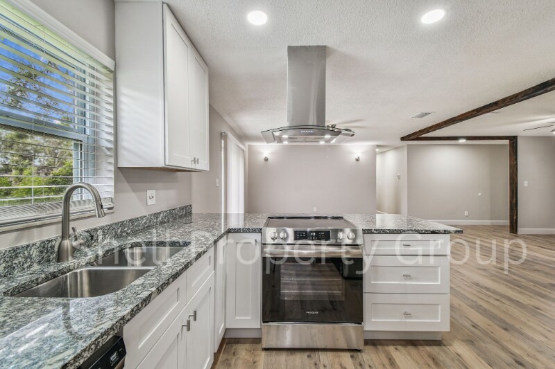 Building Photo - 16901 Melba Ln