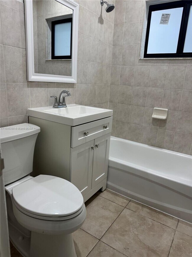 Building Photo - 3 bedroom in Hialeah FL 33010