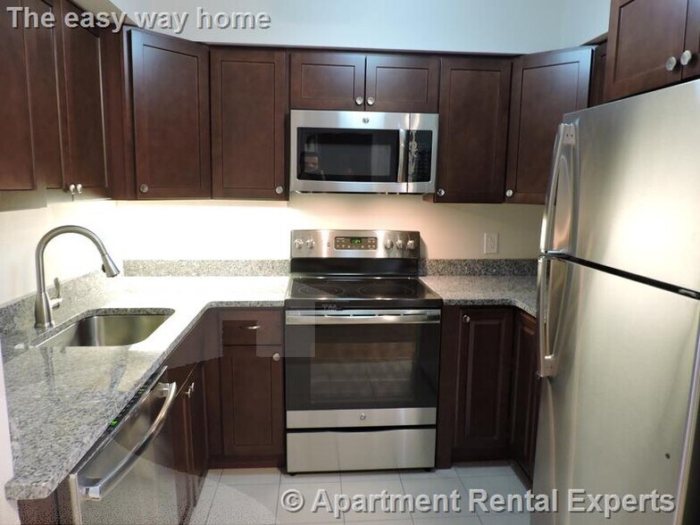 Building Photo - 632 Massachusetts Ave