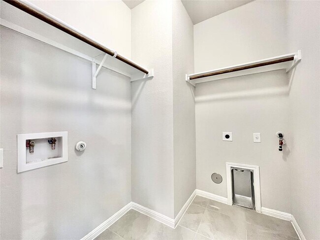 Building Photo - 3200 College Park Dr