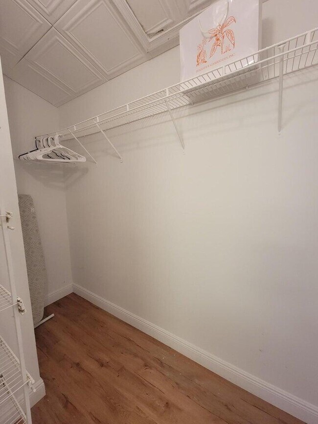 Building Photo - 13206 Glenmoor Dr