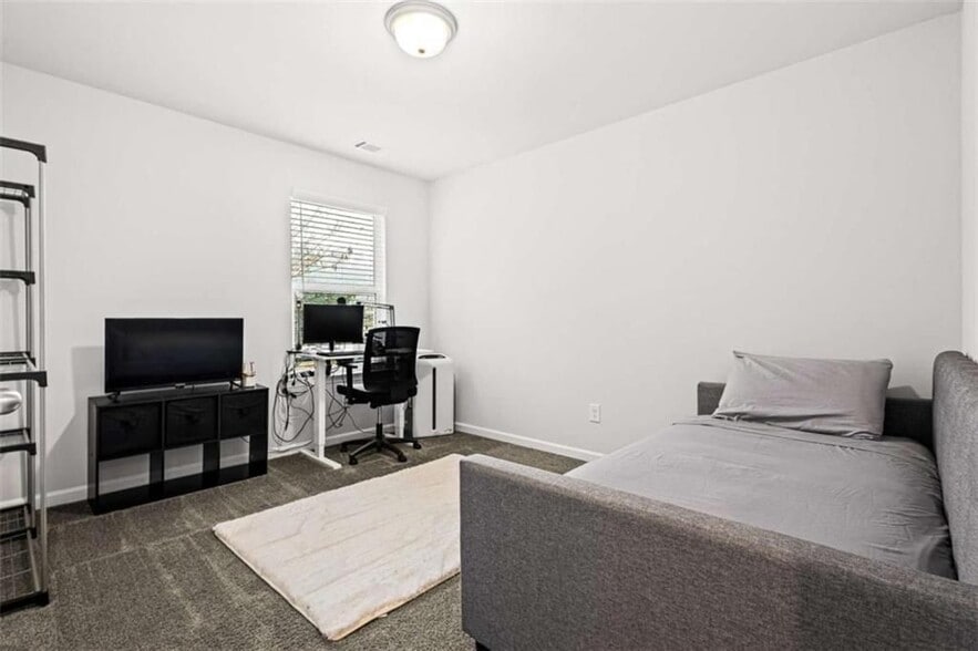 Building Photo - 7281 Rockhouse Rd