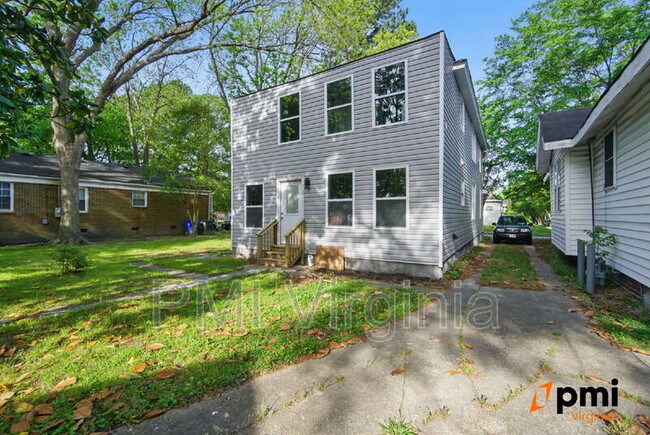 Building Photo - 2732 Jason Ave
