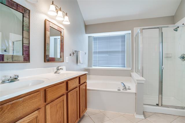 Building Photo - 10810 Camelot Dr