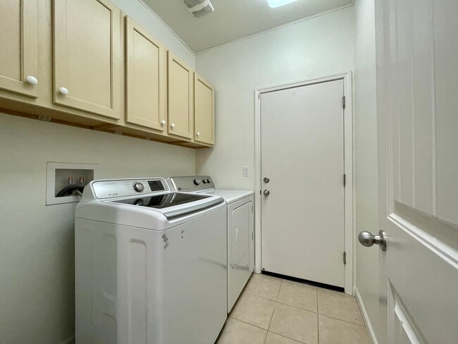 Building Photo - 366 Rock Creek Cir