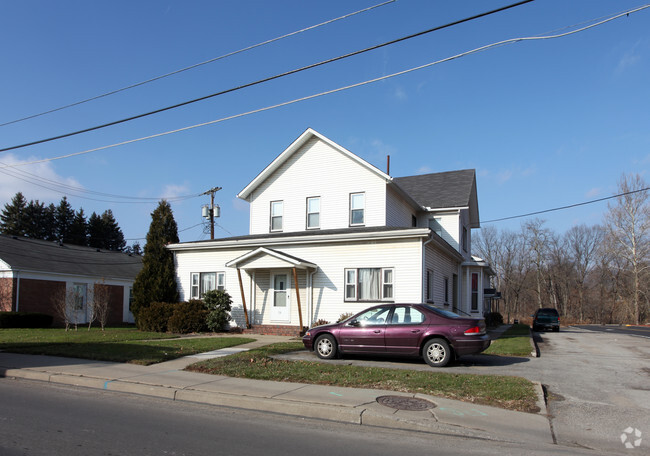 Building Photo - 334 Main St