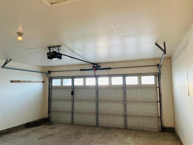 Building Photo - 16837 Bailey Jean Dr