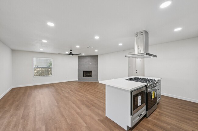 Building Photo - 14 Fiddleleaf Ct