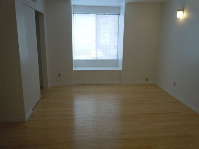 Building Photo - Foothill Condo