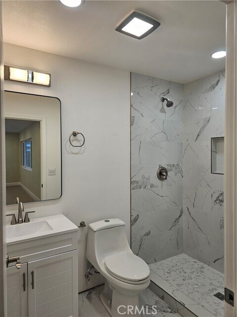 Building Photo - 2641 Valley View Ave