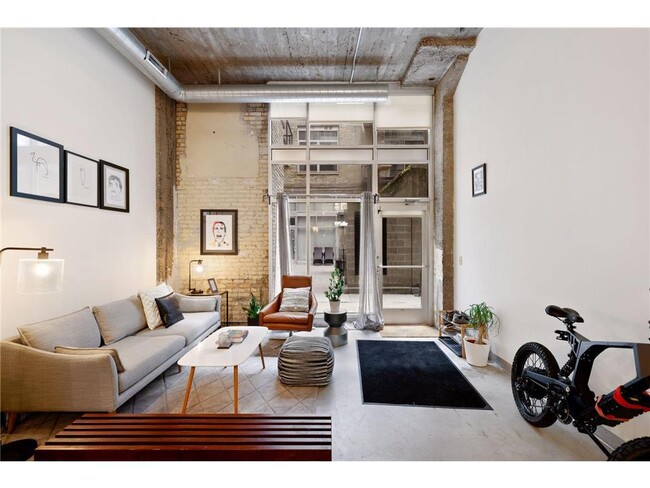 Building Photo - 521 S 7th St