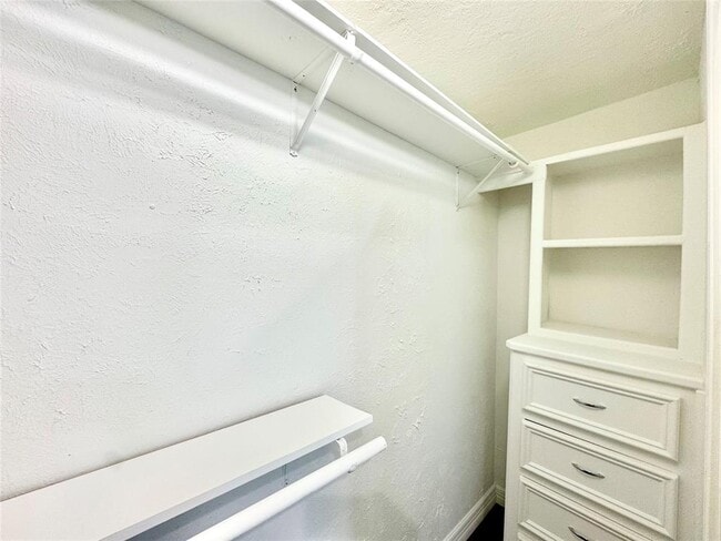 Building Photo - 811 Adele St