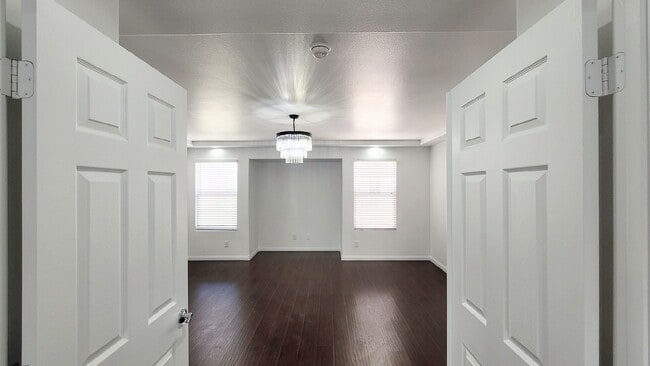 Building Photo - Lydian Ct  - 3 bedrooms , 2.5 bath, 1864 SQFT