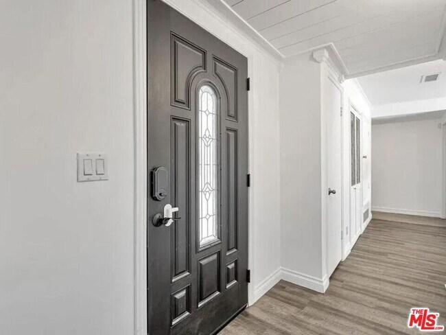 Building Photo - 28040 Ermine Pl