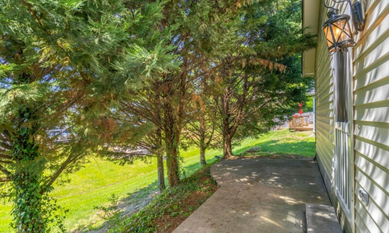 Building Photo - 1619 Chenoweth Cir